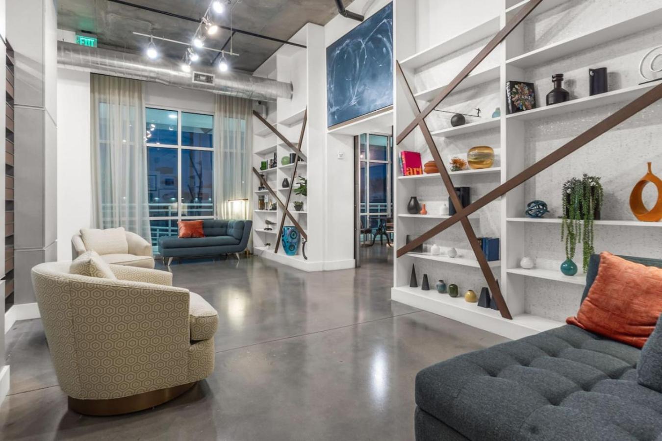 Modern 2 Bed Getaway Steps From Tropicana Field St. Petersburg Exterior photo