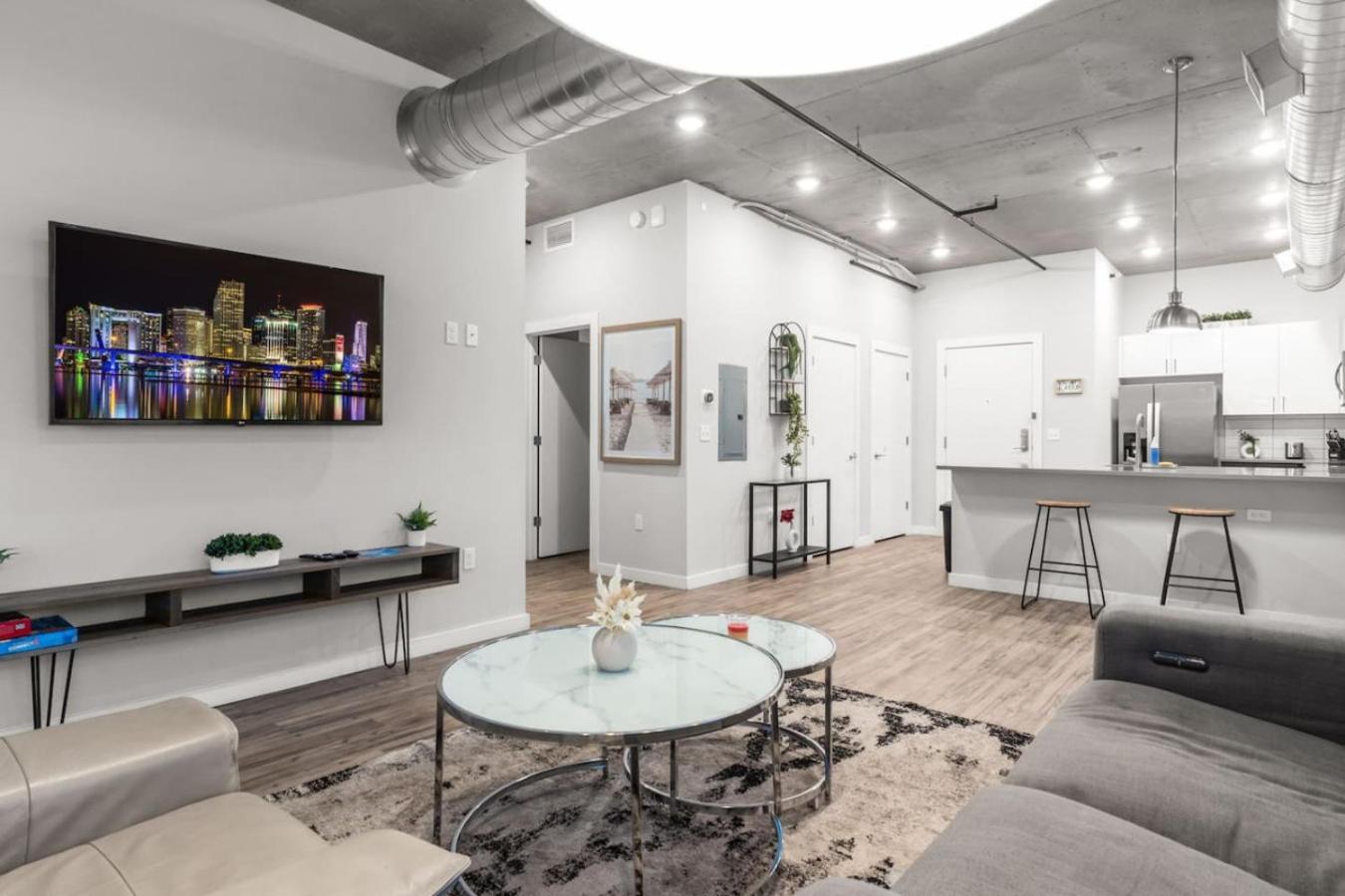 Modern 2 Bed Getaway Steps From Tropicana Field St. Petersburg Exterior photo